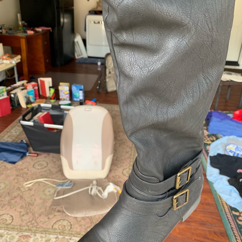 Knee boots